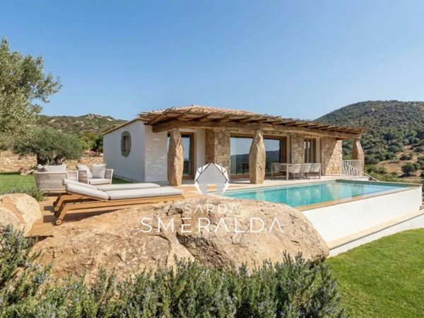 casa indipendente in vendita a Loiri Porto San Paolo in zona Santa Giusta