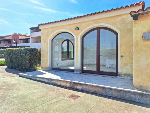 ufficio in vendita a Loiri Porto San Paolo in zona Vaccileddi.