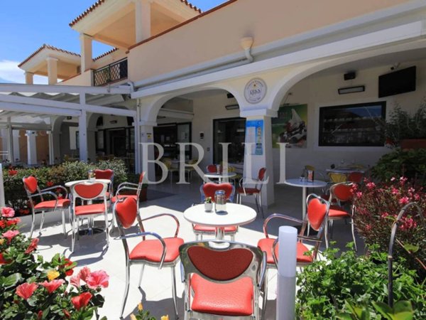 negozio in vendita a Loiri Porto San Paolo in zona Vaccileddi.