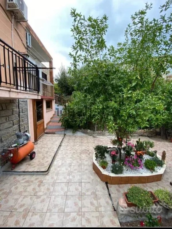 casa indipendente in vendita a Sant'Antonio di Gallura