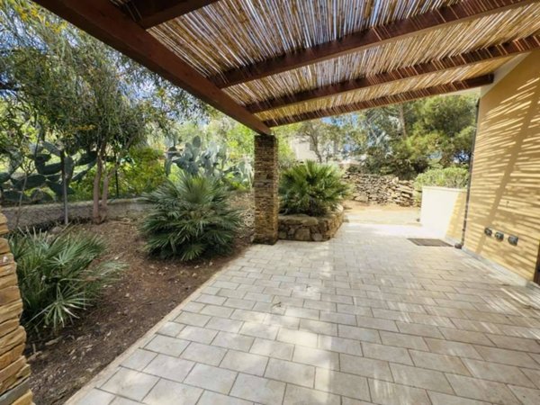 casa indipendente in vendita a Stintino in zona Rocca Ruja