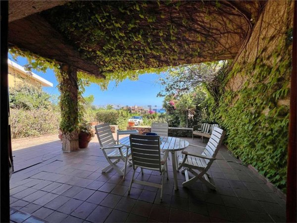 casa indipendente in vendita a Stintino