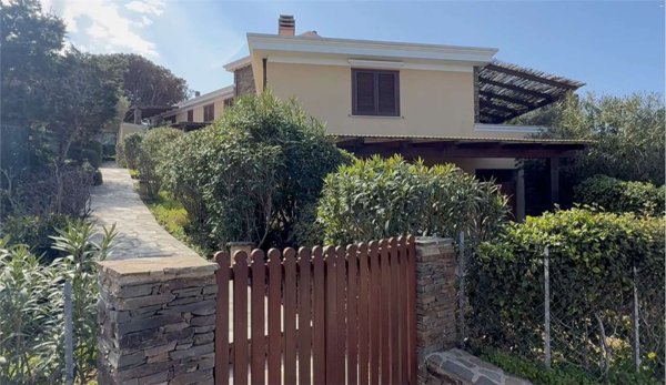 casa indipendente in vendita a Stintino