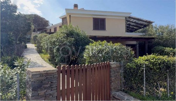 casa indipendente in vendita a Stintino