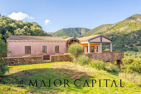 casa indipendente in vendita a Padru in zona Sotza