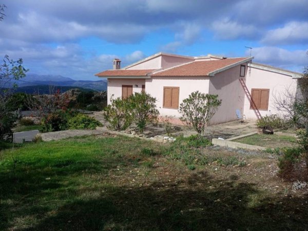 casa indipendente in vendita a Padru in zona Pedra Bianca
