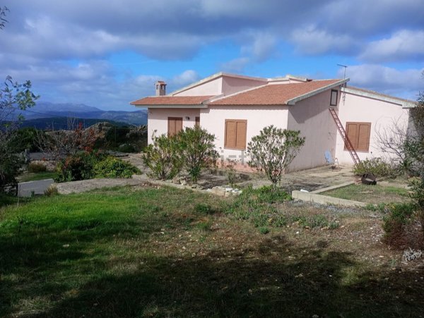 casa indipendente in vendita a Padru in zona Pedra Bianca