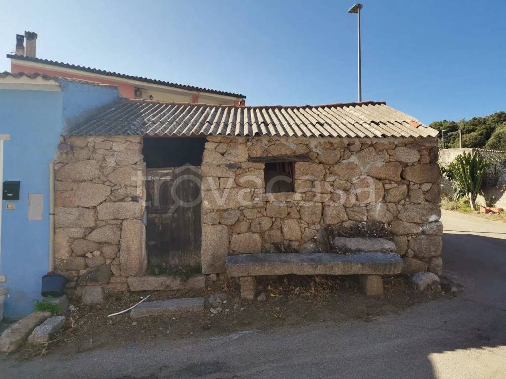 appartamento in vendita a Padru in zona Cuzzola