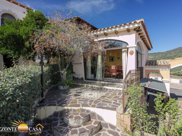 casa indipendente in vendita a Budoni in zona Malamorì