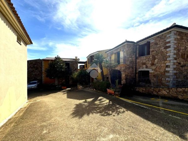 appartamento in vendita a Budoni in zona Agrustos