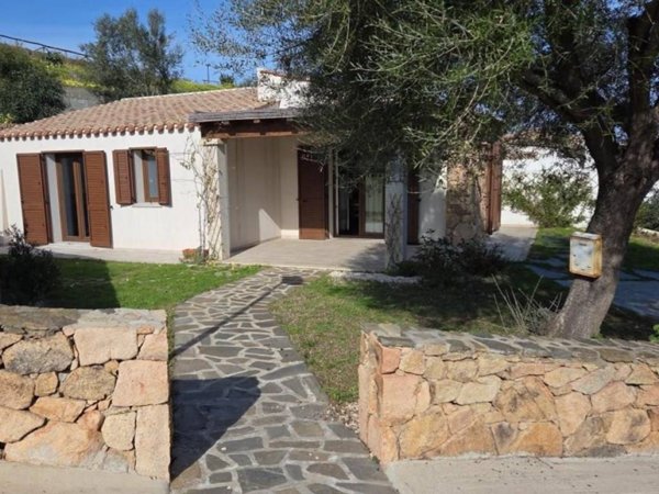 casa indipendente in vendita a Budoni in zona Baia Sant 'Anna