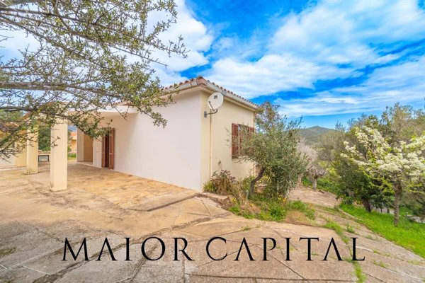 casa indipendente in vendita a Budoni in zona Maiorca / Li Troni