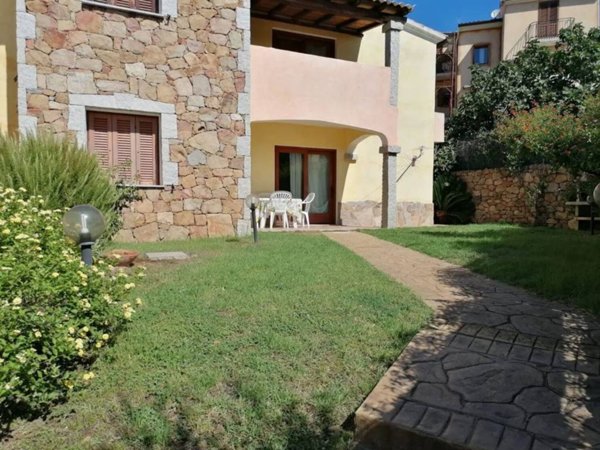 appartamento in vendita a Budoni in zona Agrustos