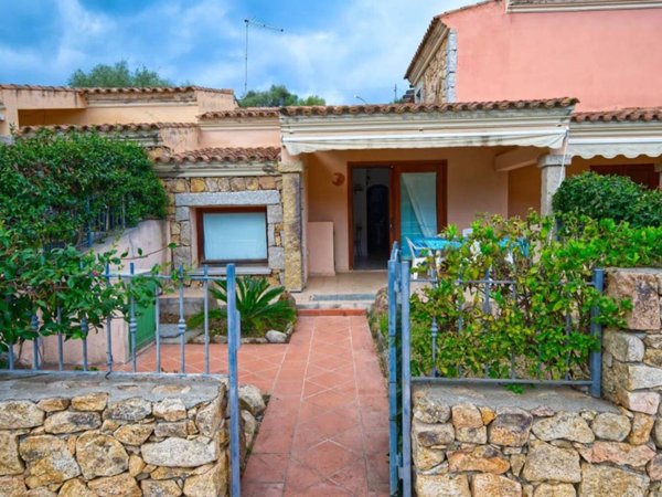 casa indipendente in vendita a Budoni in zona Agrustos