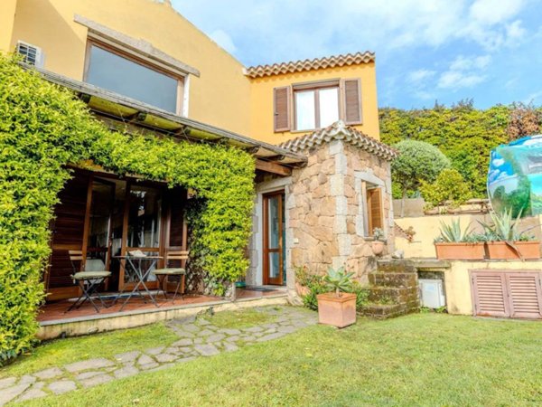 casa indipendente in vendita a Budoni in zona Agrustos