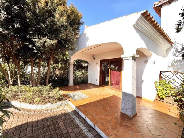 casa indipendente in vendita a Budoni