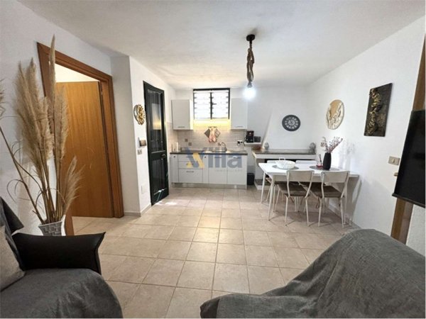 appartamento in vendita a Budoni in zona Limpiddu