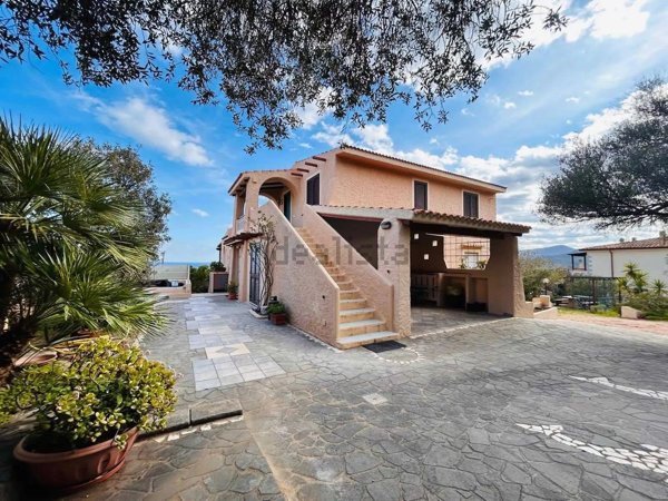 casa indipendente in vendita a Budoni in zona Agrustos