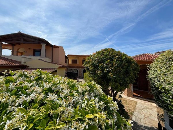 appartamento in vendita a Budoni in zona Tanaunella