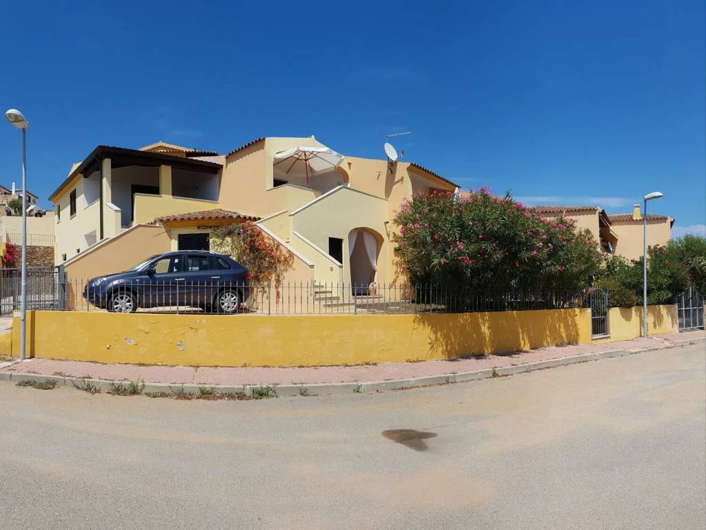 appartamento in vendita a Budoni in zona Agrustos