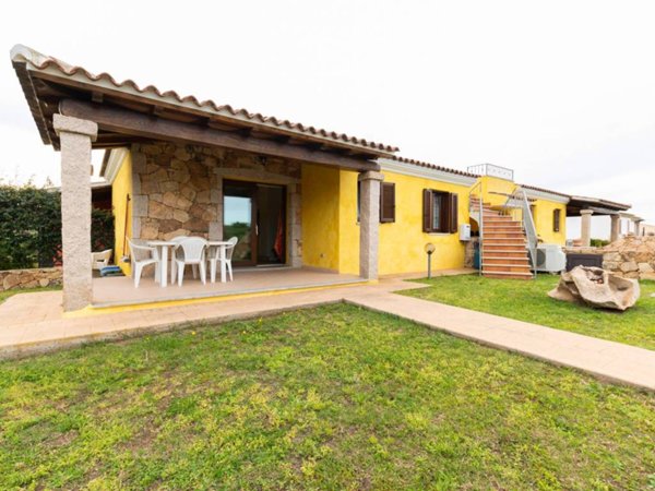 casa indipendente in vendita a Budoni in zona Baia Sant 'Anna