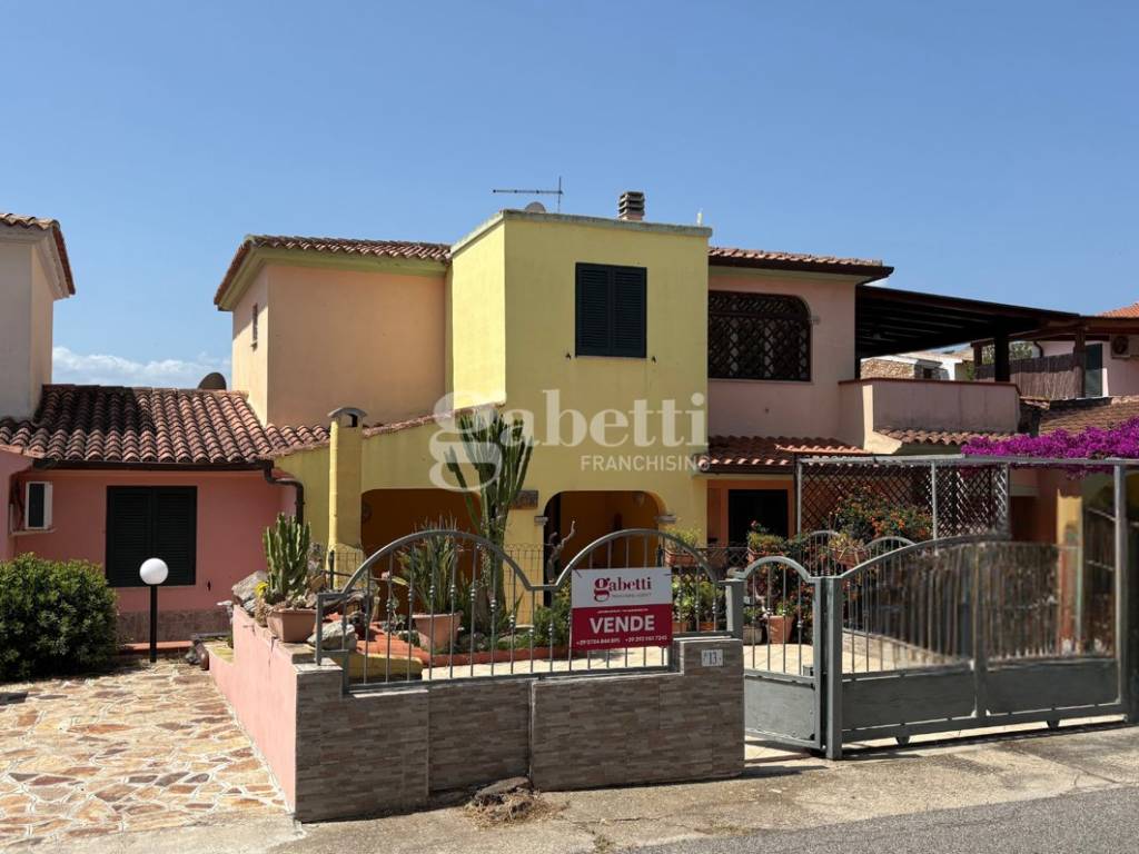 appartamento in vendita a Budoni in zona Agrustos