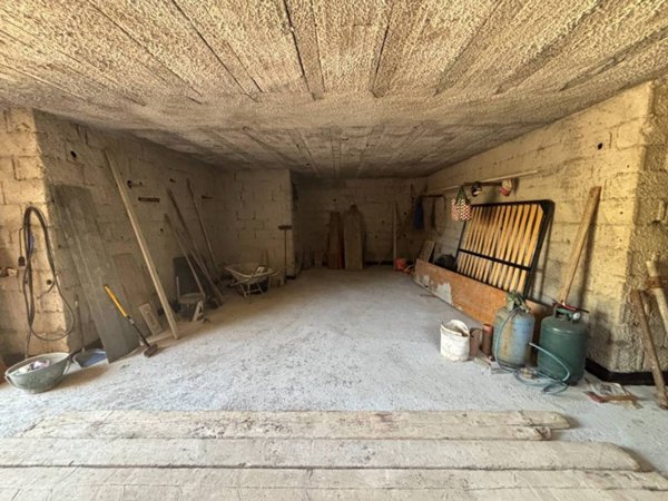 locale commerciale in vendita a Budoni in zona Limpiddu