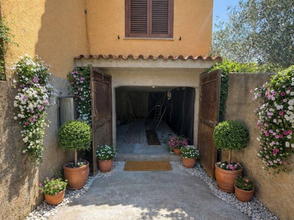 appartamento in vendita a Budoni in zona Limpiddu