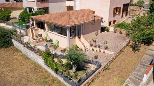 casa indipendente in vendita a Budoni in zona Tanaunella