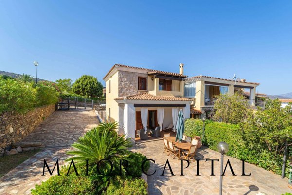 casa indipendente in vendita a Budoni in zona Baia Sant 'Anna