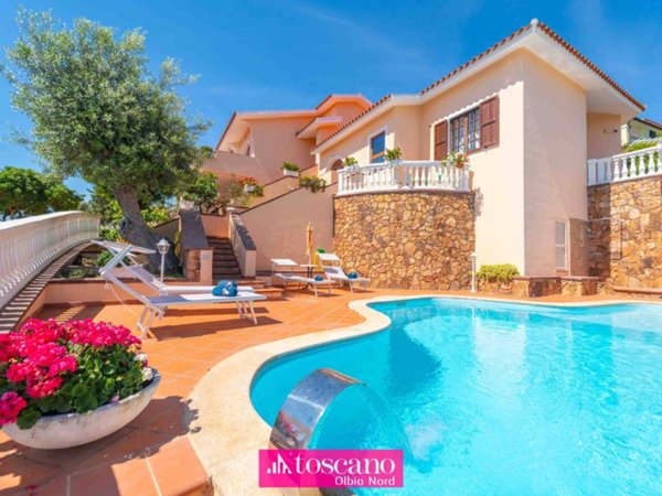 casa indipendente in vendita a Budoni in zona Malamorì