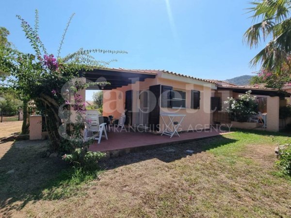 casa indipendente in vendita a Budoni