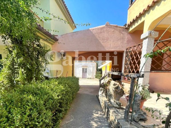 appartamento in vendita a Budoni in zona Limpiddu