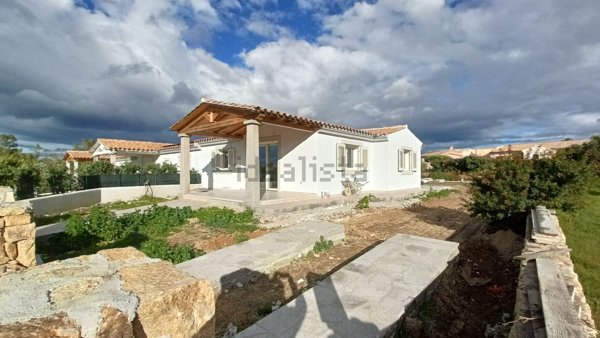 casa indipendente in vendita a Budoni in zona Baia Sant 'Anna