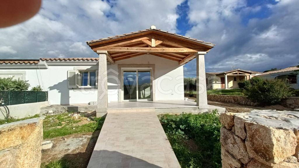 casa indipendente in vendita a Budoni in zona Baia Sant 'Anna