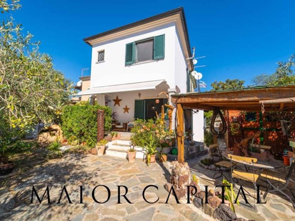 casa indipendente in vendita a Budoni in zona Limpiddu