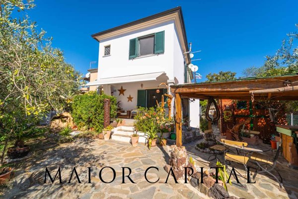 casa indipendente in vendita a Budoni in zona Limpiddu