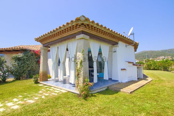 casa indipendente in vendita a Budoni in zona Agrustos