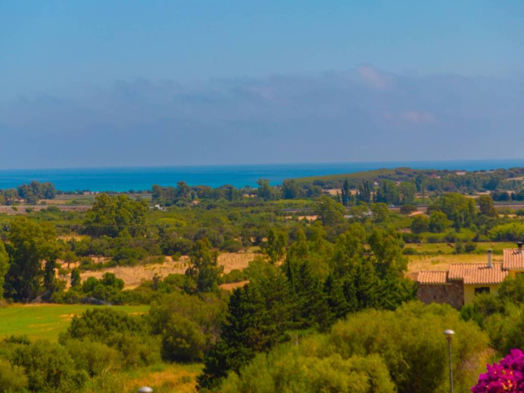 appartamento in vendita a Budoni in zona Muriscuvò