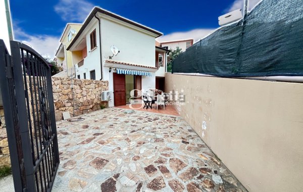 appartamento in vendita a Budoni in zona Tanaunella