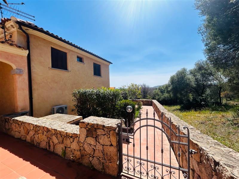 appartamento in vendita a Budoni in zona Agrustos