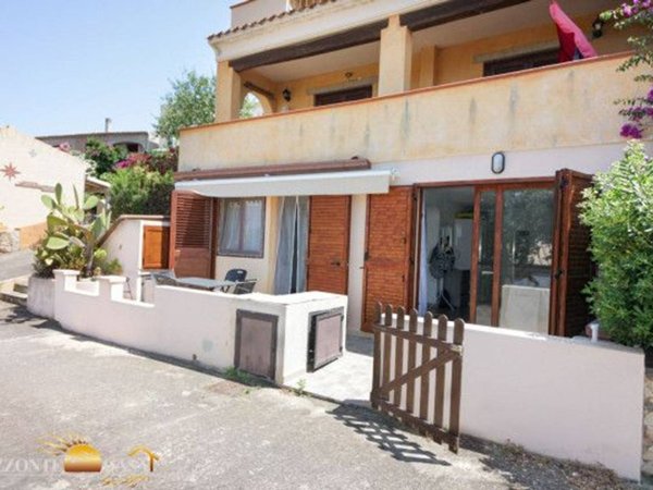 appartamento in vendita a Budoni in zona Muriscuvò