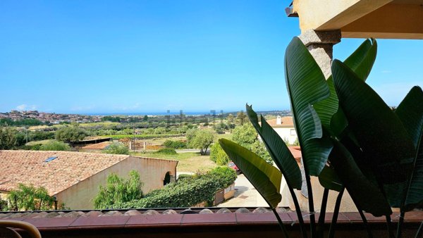 appartamento in vendita a Budoni in zona Muriscuvò