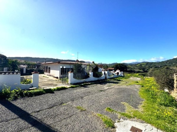 casa indipendente in vendita a Budoni in zona Limpiddu