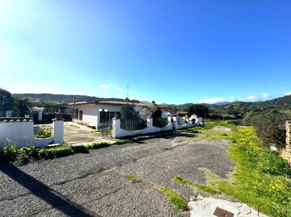 casa indipendente in vendita a Budoni in zona Limpiddu