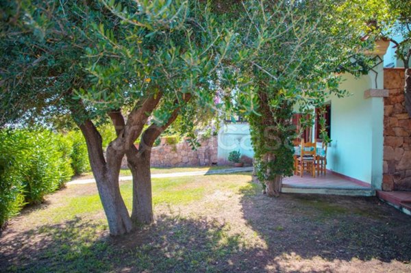 appartamento in vendita a Budoni in zona Muriscuvò