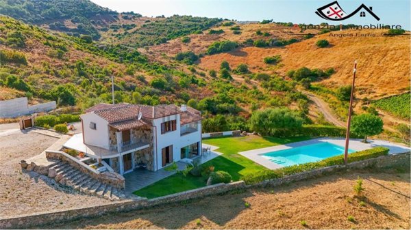 casa indipendente in vendita a Budoni in zona Tamarispa