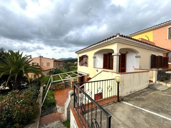 casa indipendente in vendita a Budoni in zona Agrustos