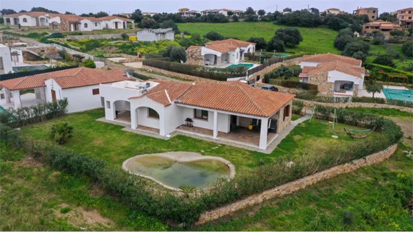 casa indipendente in vendita a Budoni in zona Tanaunella