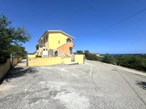 appartamento in vendita a Budoni in zona Limpiddu
